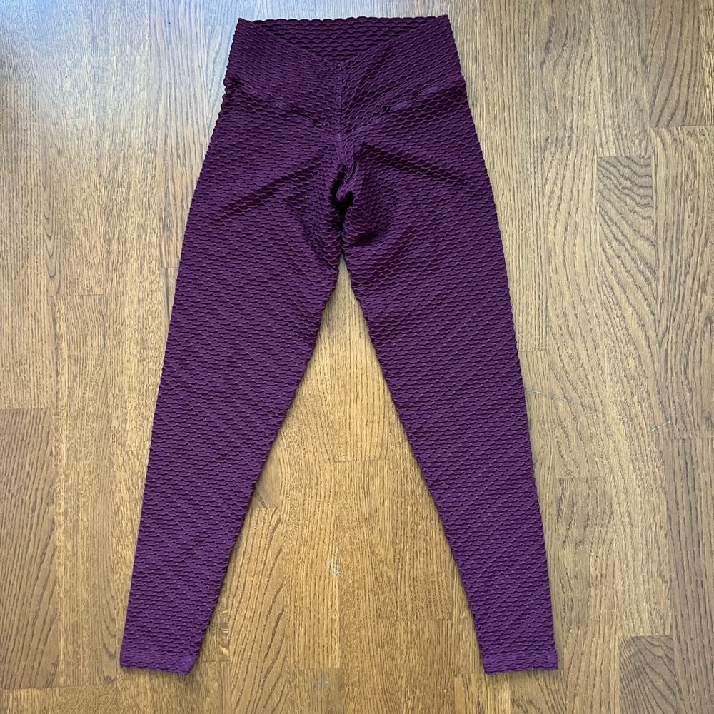 Booty by Brabants maroon leggings - size small